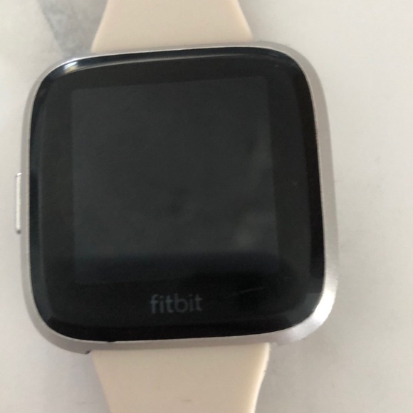 Silver Fitbit versa (comes with charger) - Picture 2 of 4